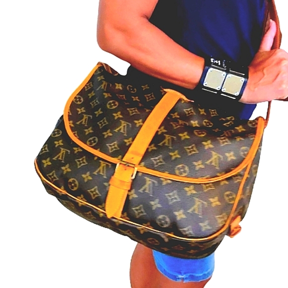 Louis Vuitton Handbags - ‼️✅️CLEAN!! SAUMUR 35 | LOUIS VUITTON Crossbody | Monogram M42254 | ✅️💯 AU